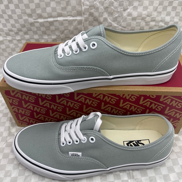 Vans Men’s Lt Gray Canvas Authentic
Color Theory Pure Grey
VN000D7YEPO Sneakers - Picture 14 of 16